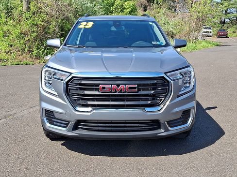 Certified 2023 GMC Terrain SLE w/ Driver Convenience Package AWD/4WD image 2