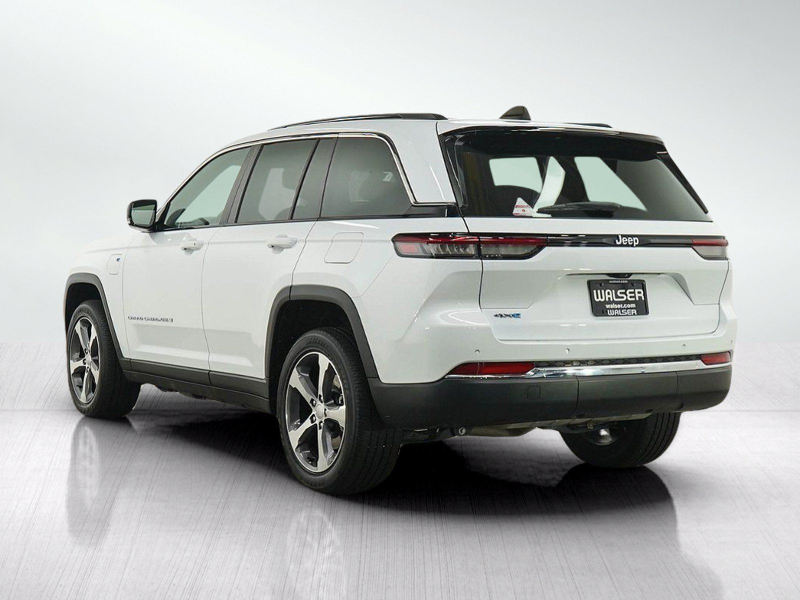Used 2023 Jeep Grand Cherokee 4WD 4xe w/ Luxury Tech Group II image 3