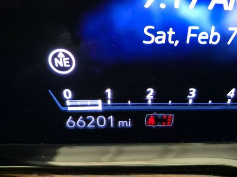 Used 2023 Cadillac Escalade Premium Luxury RWD image 12