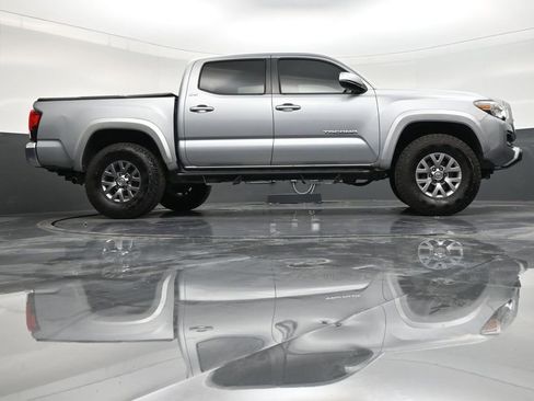 Used 2019 Toyota Tacoma SR5 w/ SR5 Appearance Package (SM) image 26