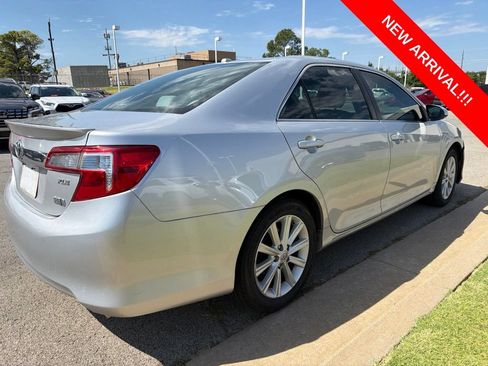 Used 2012 Toyota Camry XLE w/ Convenience Pkg FWD image 4