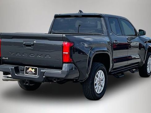 Used 2025 Toyota Tacoma SR5 AWD/4WD image 5