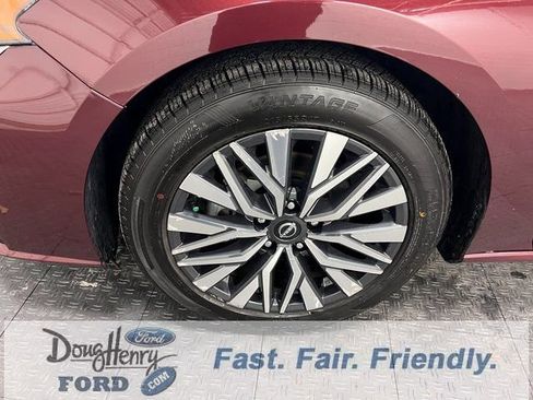 Used 2025 Nissan Altima 2.5 SV image 16