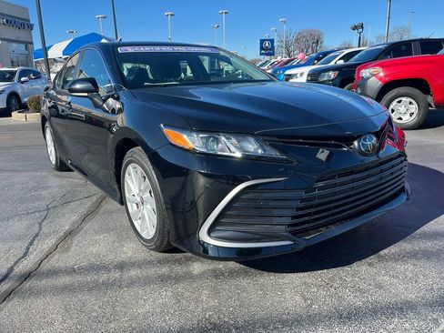 Used 2024 Toyota Camry LE image 3
