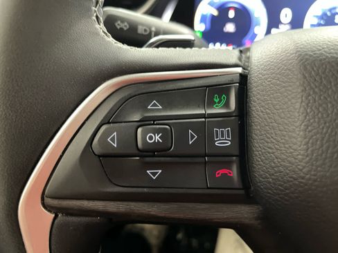 Used 2024 Jeep Grand Cherokee Limited w/ Black Appearance Package image 21