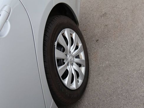 Used 2012 Toyota Corolla LE FWD image 30