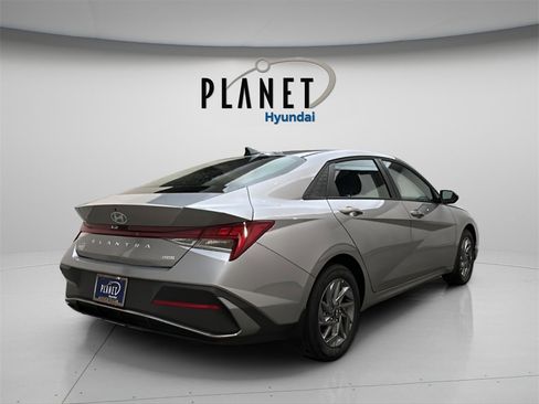 New 2026 Hyundai Elantra Blue image 7