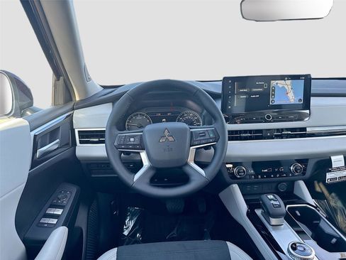 New 2026 Mitsubishi Outlander SE image 20