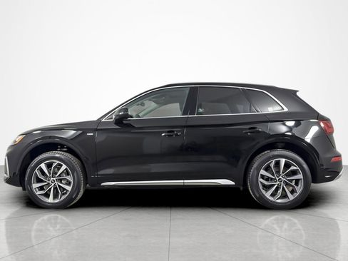 Used 2023 Audi Q5 2.0T Premium w/ Convenience Package AWD/4WD image 2