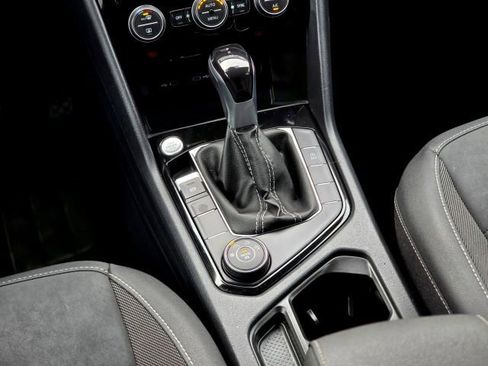 Used 2024 Volkswagen Taos SE image 20