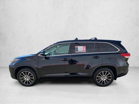 Used 2018 Toyota Highlander SE AWD/4WD image 2