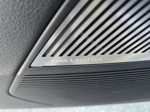 Used 2024 Audi Q8 Prestige image 24