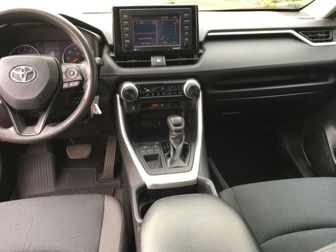 Used 2021 Toyota RAV4 LE FWD image 24