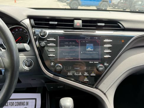 Used 2020 Toyota Camry XSE FWD image 17