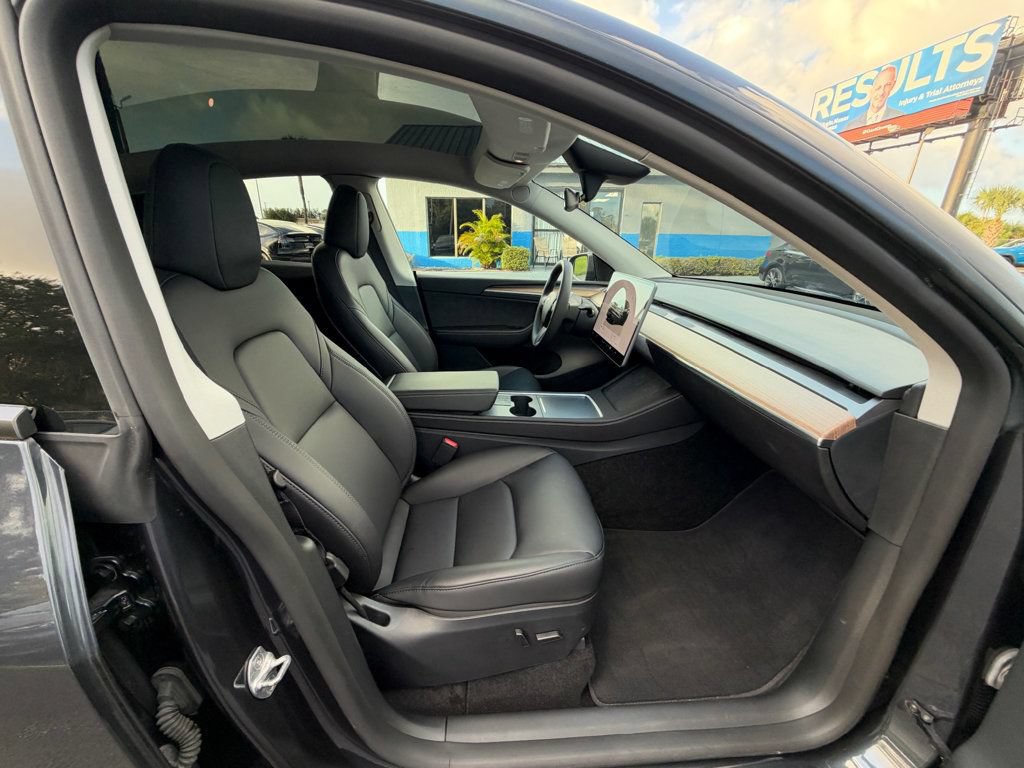 Used 2025 Tesla Model Y Long Range RWD image 29