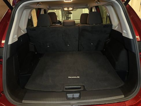 Used 2025 Nissan Rogue SV AWD/4WD image 19