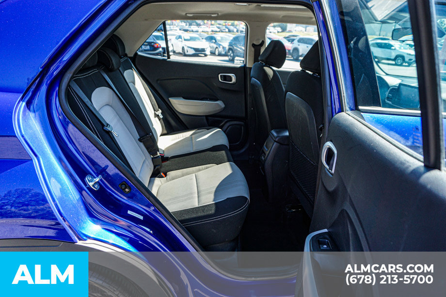 Used 2025 Hyundai Venue SEL FWD image 21