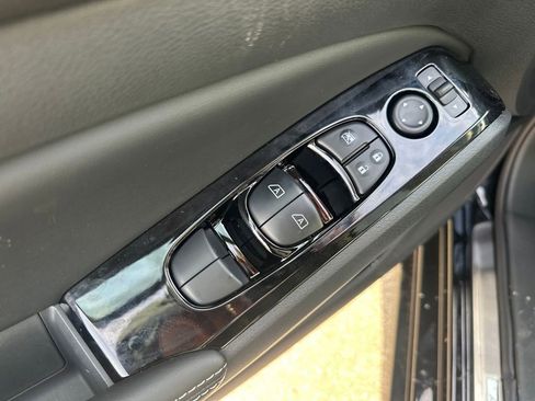 Used 2021 Nissan Frontier SV image 12