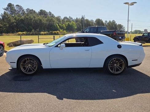 Used 2022 Dodge Challenger R/T w/ Blacktop Package RWD image 4