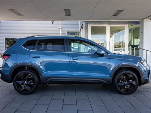 New 2026 Volkswagen Taos SE image 19