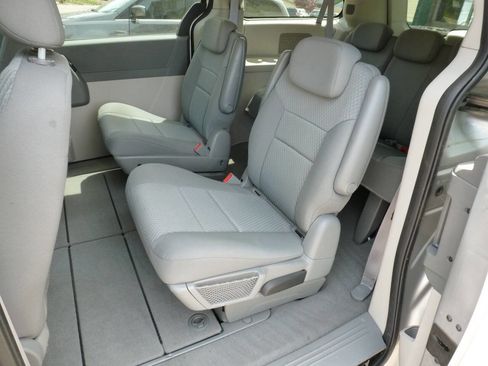 Used 2010 Dodge Grand Caravan SE w/ Climate Group FWD image 10
