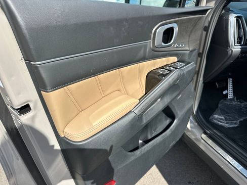 New 2025 Kia Sorento SX Prestige w/ Olive Brown Leather Package image 10