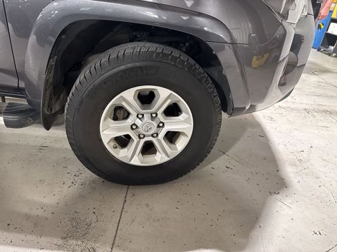 Used 2016 Toyota 4Runner SR5 image 4