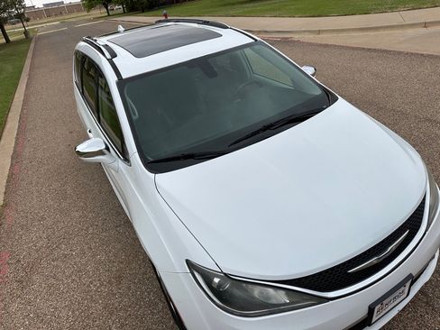 Used 2018 Chrysler Pacifica Limited FWD image 13