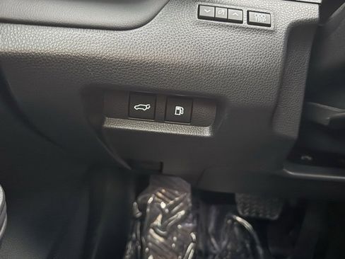 Used 2025 Toyota Crown Signia image 32