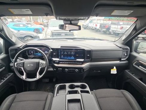 Used 2018 Chevrolet Trax LT w/ LT Convenience Package image 7