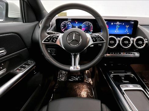Used 2026 Mercedes-Benz GLA 250 image 4