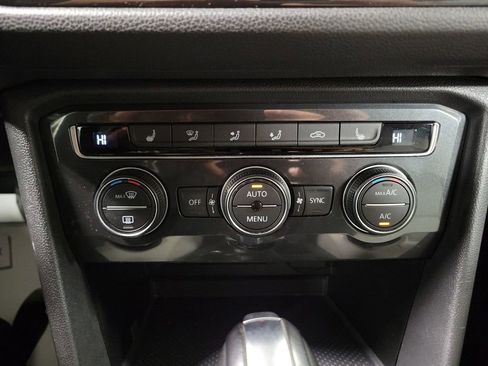 Used 2019 Volkswagen Tiguan SE image 18