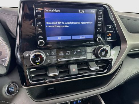 Used 2022 Toyota Highlander XLE AWD/4WD image 20