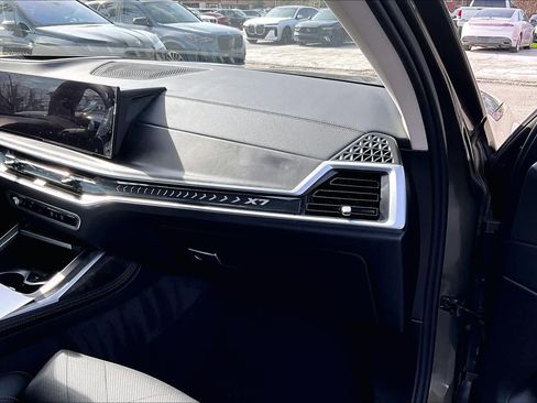 Used 2026 BMW X7 xDrive40i image 19