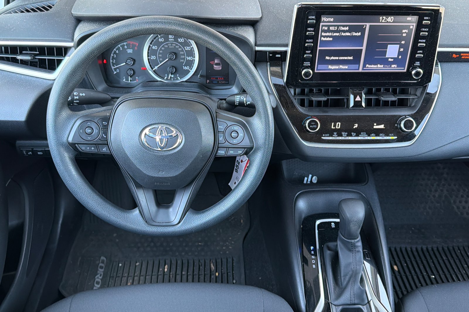 Used 2020 Toyota Corolla LE FWD image 18