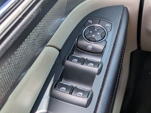 Used 2018 Ford Explorer XLT w/ Equipment Group 202A AWD/4WD image 20