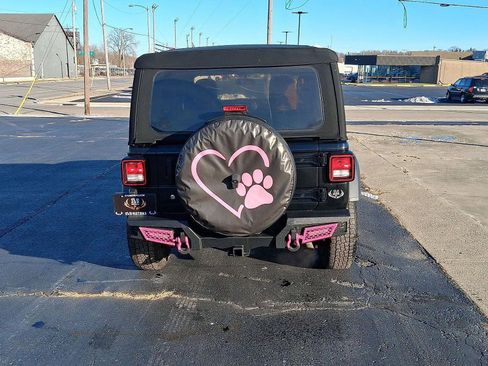 Used 2018 Jeep Wrangler Unlimited Sport S image 4