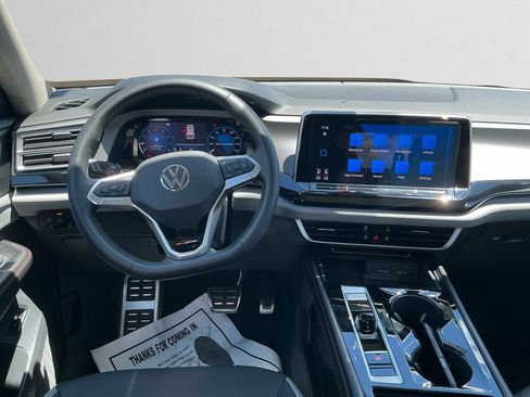 Used 2024 Volkswagen Atlas Peak Edition SE AWD/4WD image 10