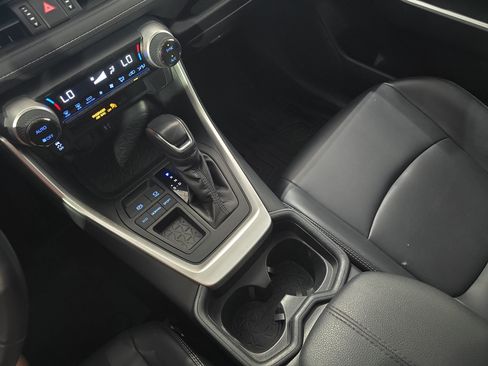 Used 2019 Toyota RAV4 XLE Premium FWD image 22
