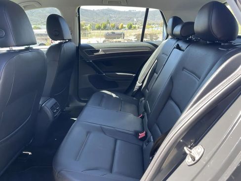 Used 2019 Volkswagen e-Golf SEL Premium image 20