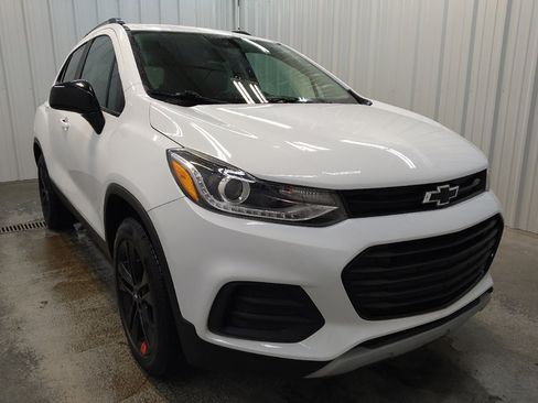 Used 2020 Chevrolet Trax LT w/ Redline Edition AWD/4WD image 13