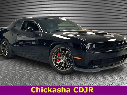 Used 2016 Dodge Challenger SRT Hellcat image 3