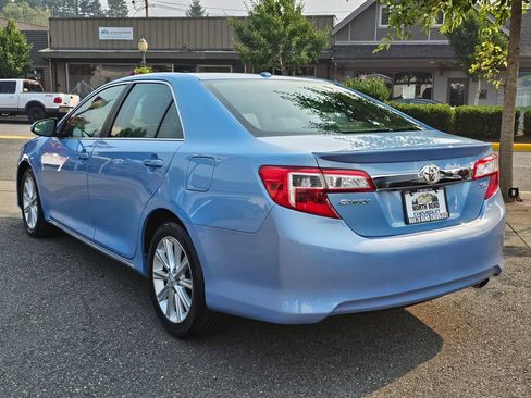 Used 2012 Toyota Camry XLE w/ Leather Pkg FWD image 7