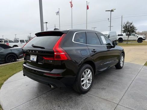 Used 2021 Volvo XC60 T5 Momentum w/ Climate Package image 6