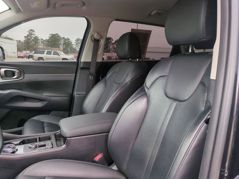 Used 2023 Kia Sorento EX image 19