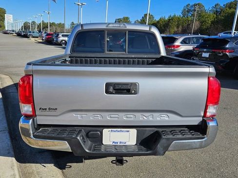 Used 2017 Toyota Tacoma SR5 w/ SR5 Appearance Package (SM) image 11
