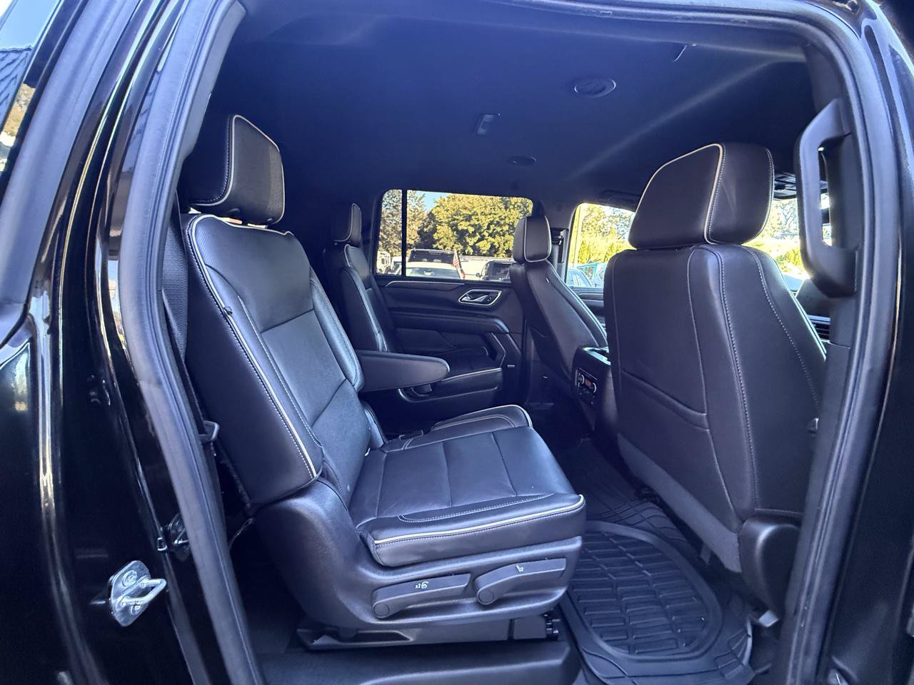 Used 2022 Chevrolet Suburban Premier AWD/4WD image 15