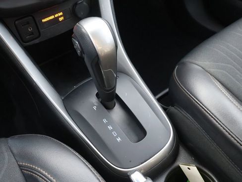 Used 2022 Chevrolet Trax LT w/ LT Convenience Package image 21