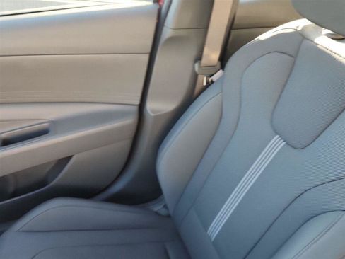 Used 2025 Hyundai Elantra SE FWD image 18