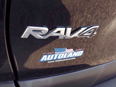 Certified 2019 Toyota RAV4 LE image 28